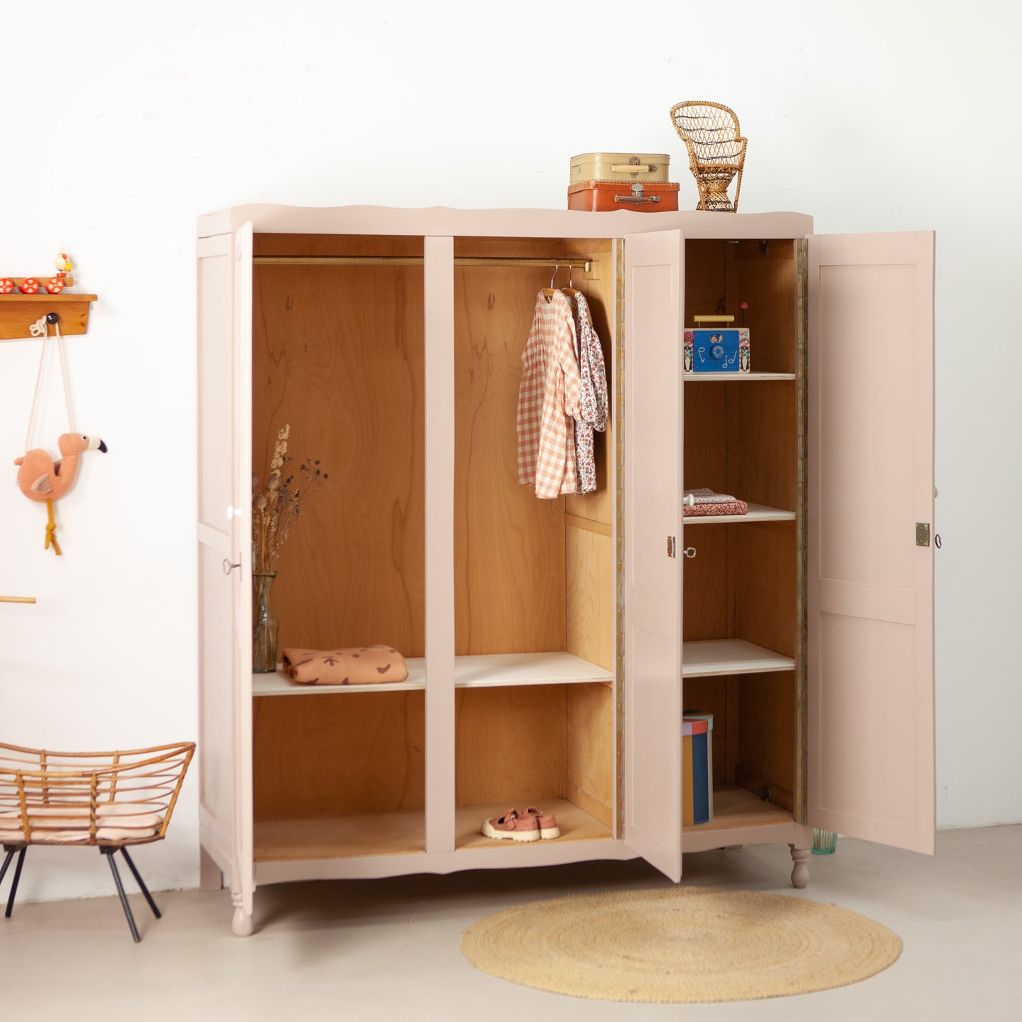 Demontabele vintage driedeurs kast
