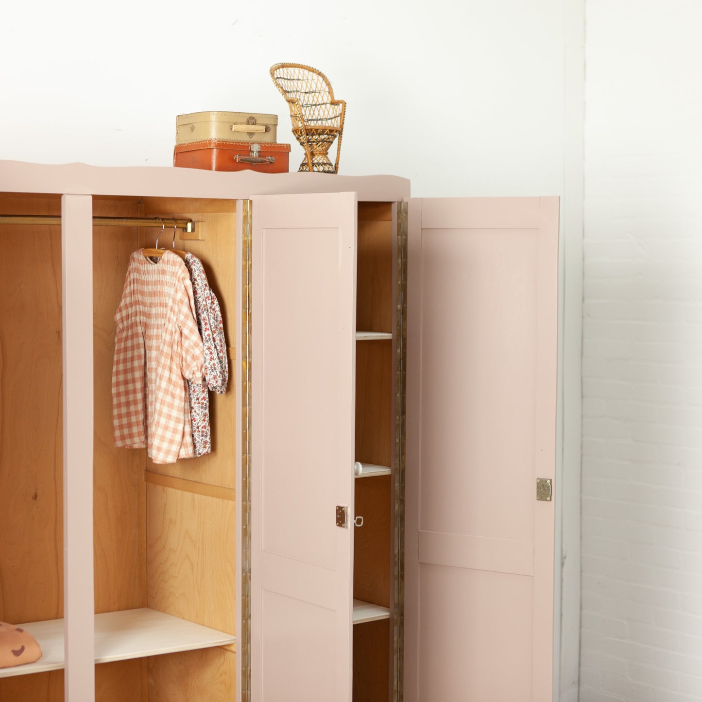 Demontabele vintage driedeurs kast