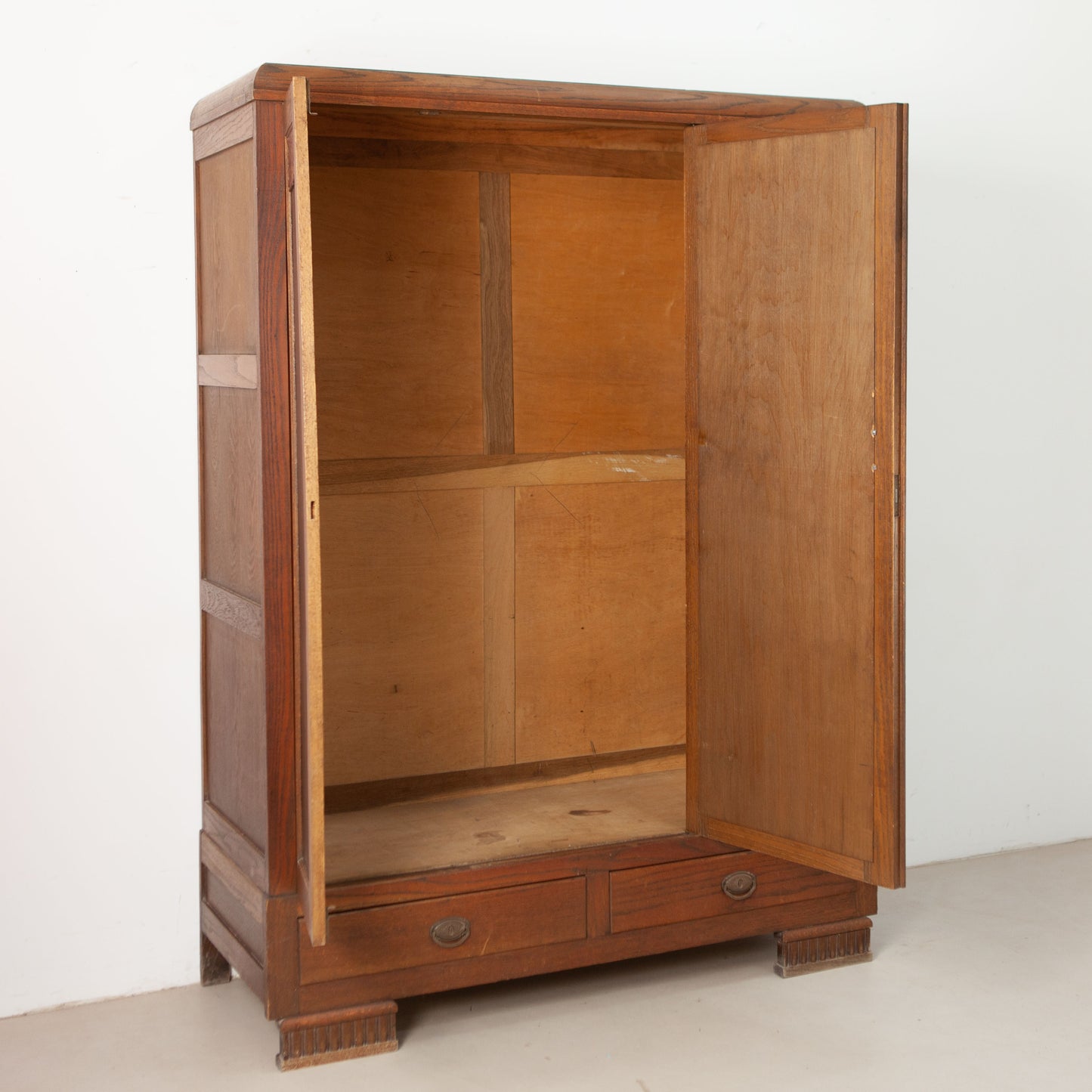 Vintage spiegelkast met houtsnijwerk
