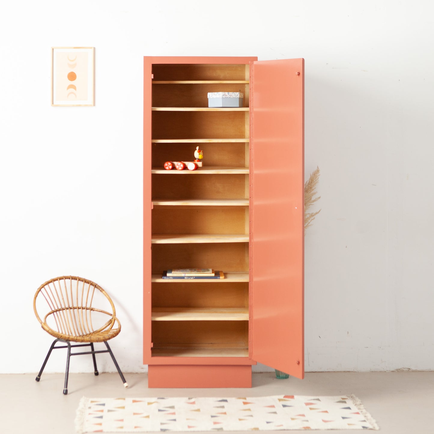 Vintage kast met plankjes