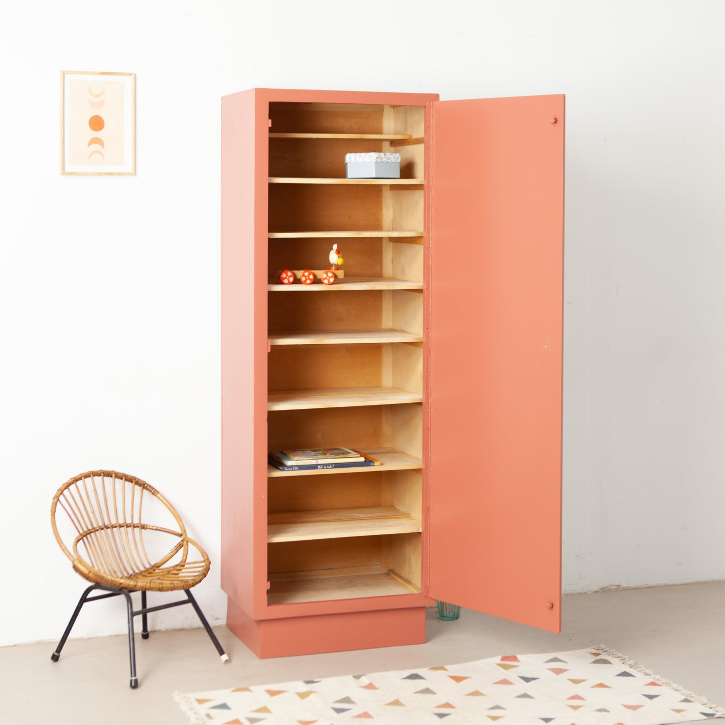 Vintage kast met plankjes