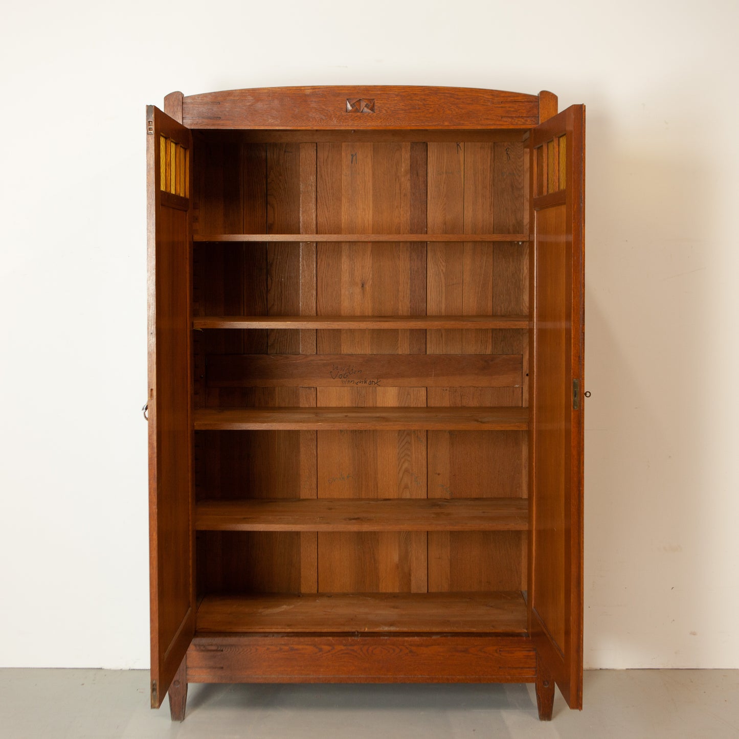 Vintage kast met ruitjes