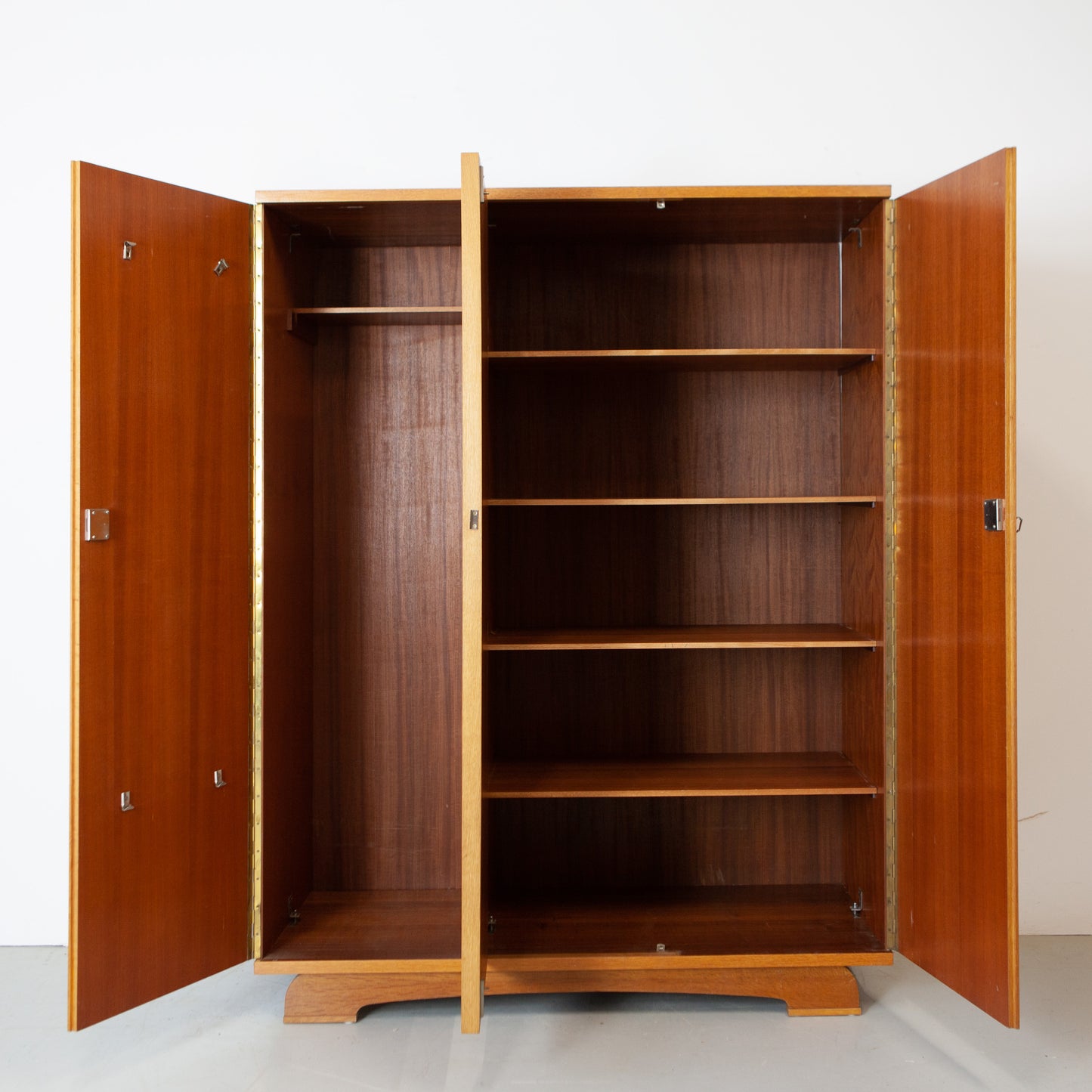 Demontabele retro kast met 3 deuren