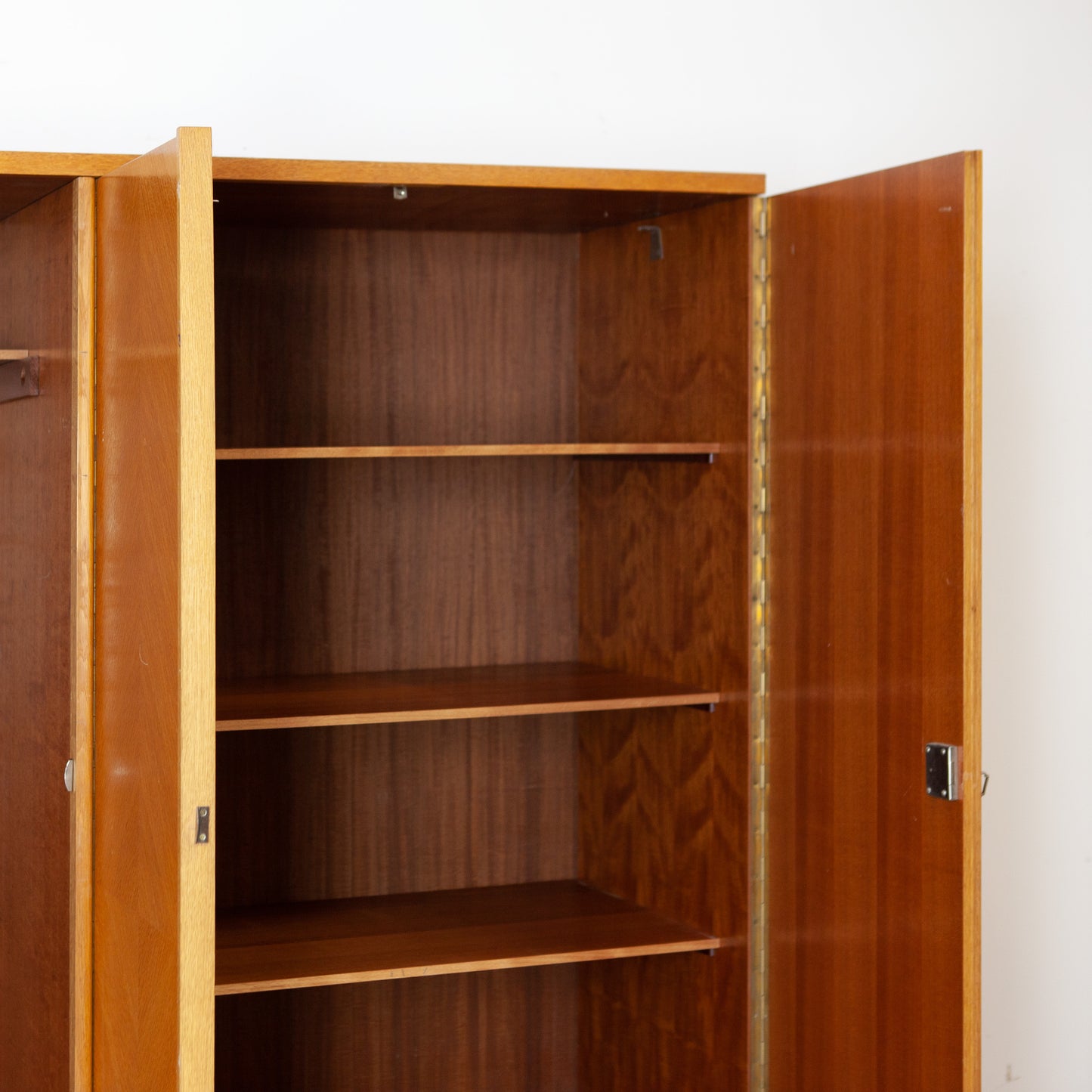 Demontabele retro kast met 3 deuren