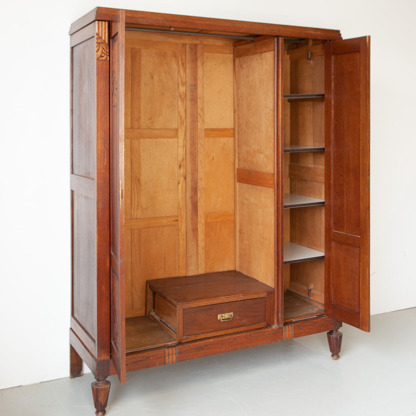 Demontabele vintage kast met drie deuren