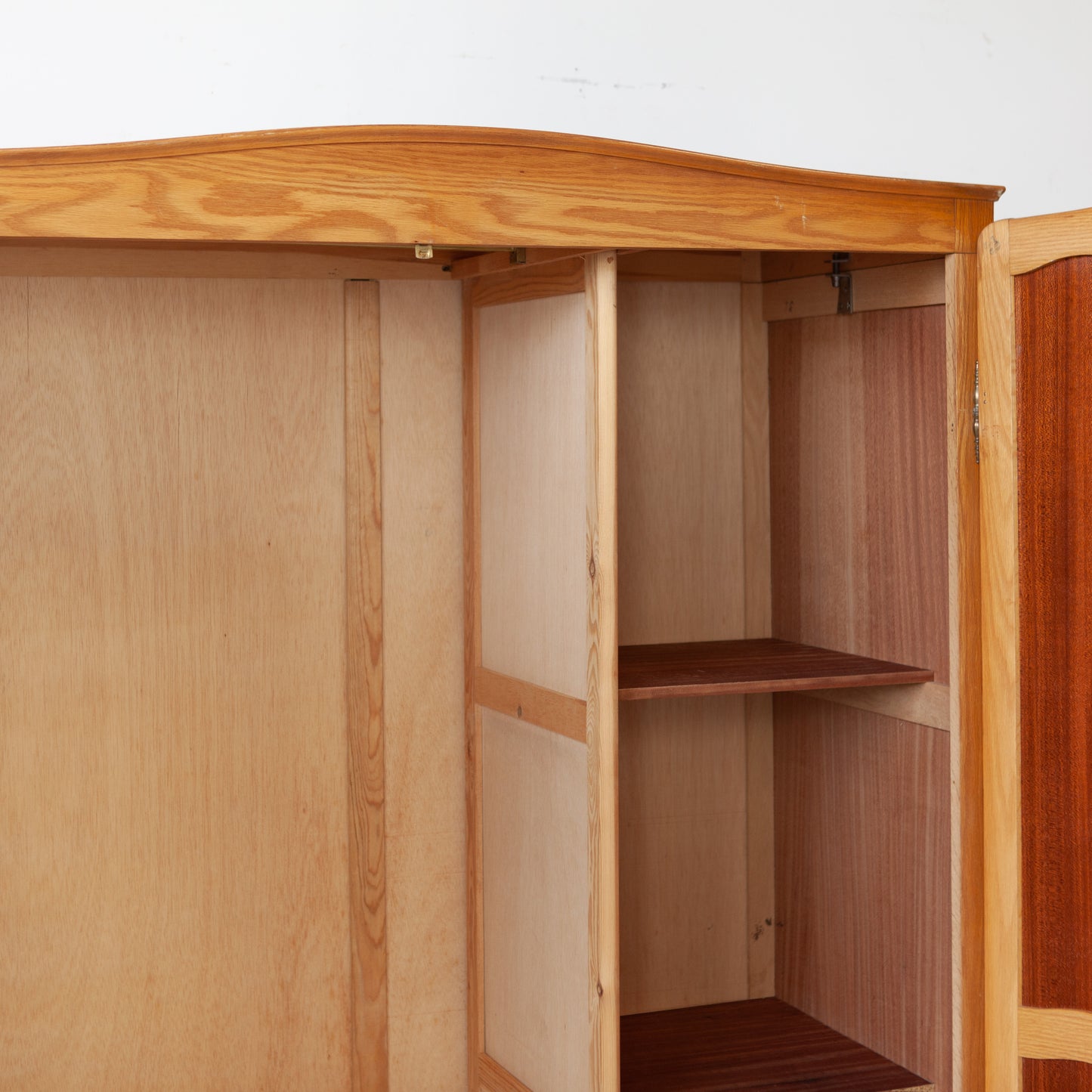 Demontabele kast met 2 deuren