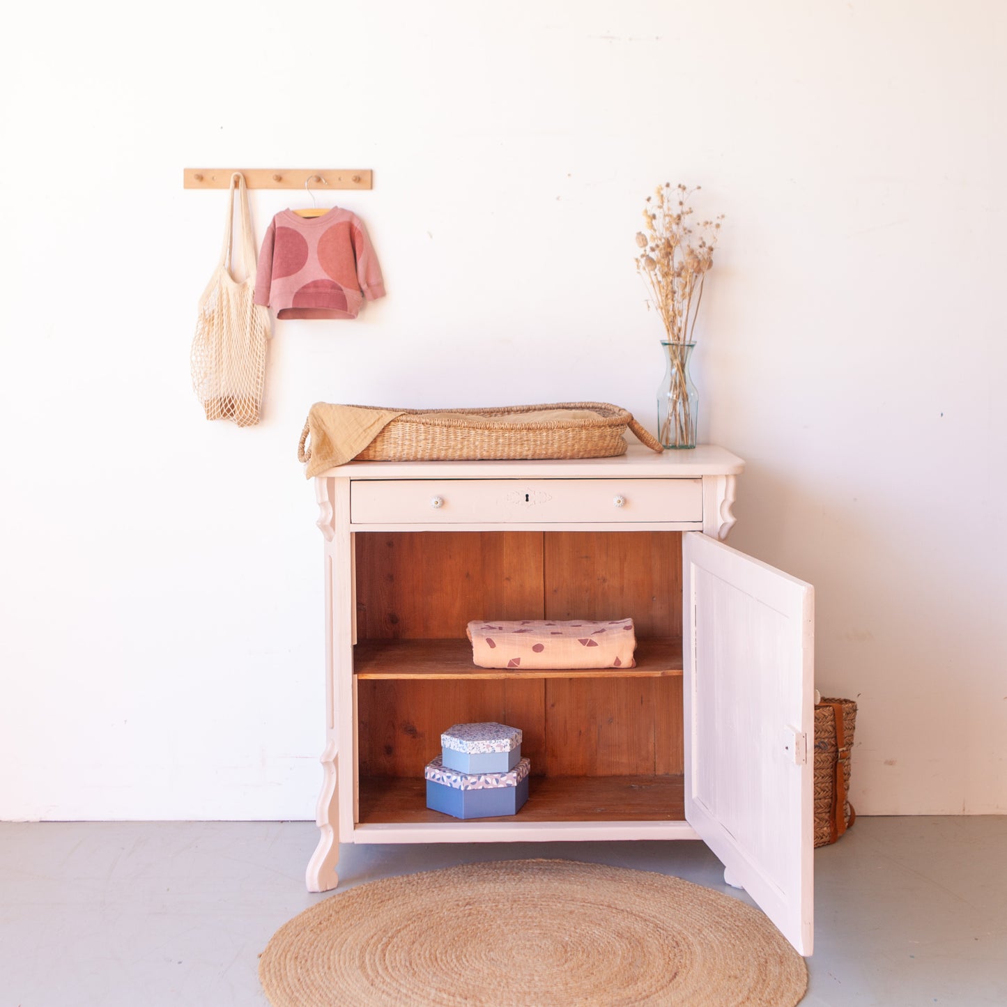 Vintage commode