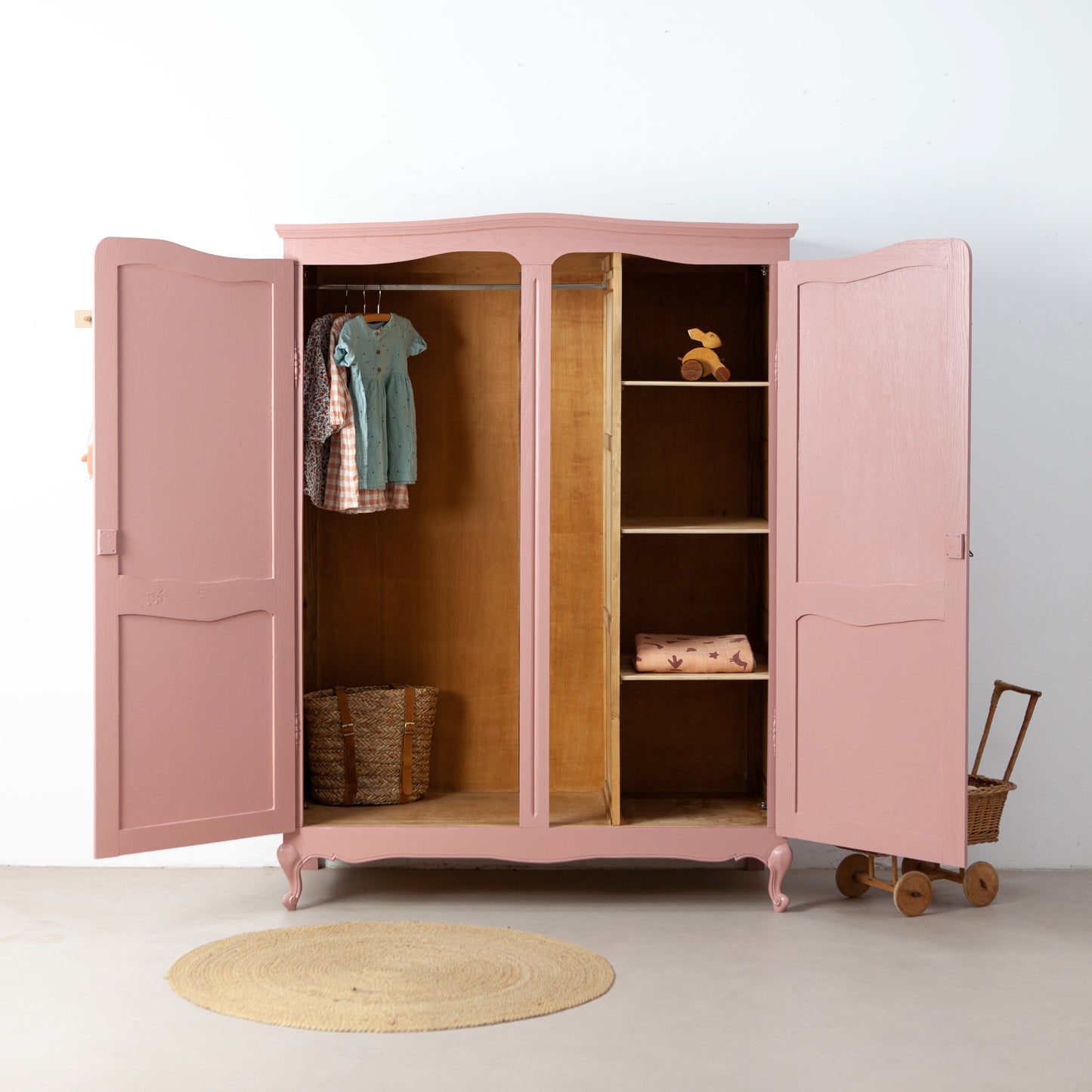 Roze vintage kast
