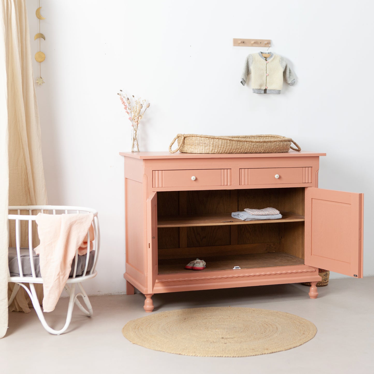 Lieve roze commode