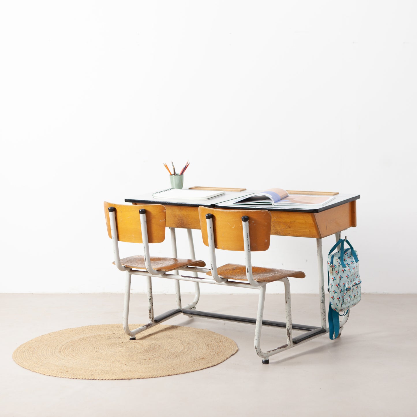 Schoolbankje met vaste stoeltjes