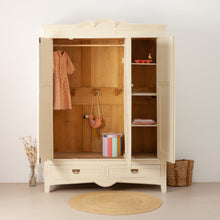 Afbeelding in Gallery-weergave laden, Vintage kast met prachtig houtnsijwerk