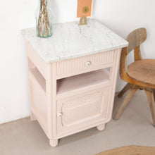 Afbeelding in Gallery-weergave laden, Klein vintage kastje met marmeren blad