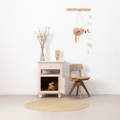 Klein vintage kastje met marmeren blad