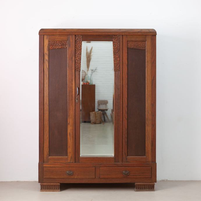 Vintage spiegelkast met houtsnijwerk