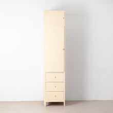 Afbeelding in Gallery-weergave laden, Hoge smalle vintage kast