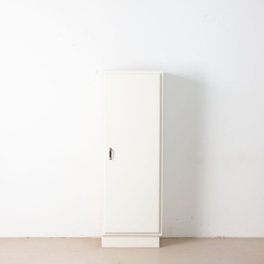 Retro kast met plankjes