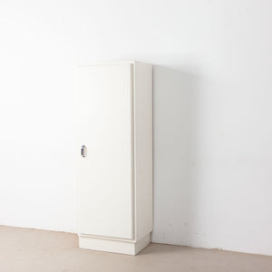 Retro kast met plankjes