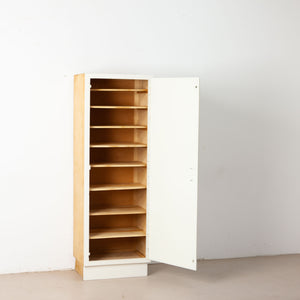 Retro kast met plankjes