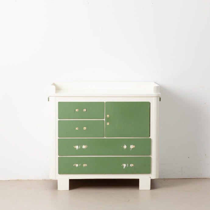 Retro commode
