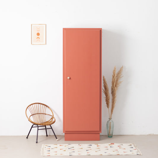 Vintage kast met plankjes
