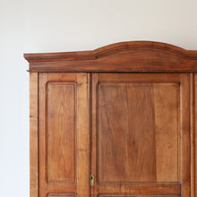Afbeelding in Gallery-weergave laden, Grote klassieke kast