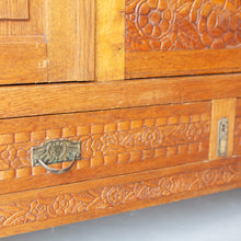 Afbeelding in Gallery-weergave laden, Vintage kast met prachtig houtnsijwerk