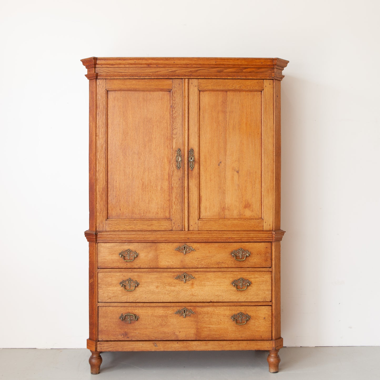 Demontabele kast met lades en deurtjes