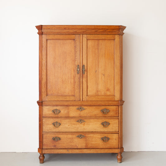 Demontabele kast met lades en deurtjes