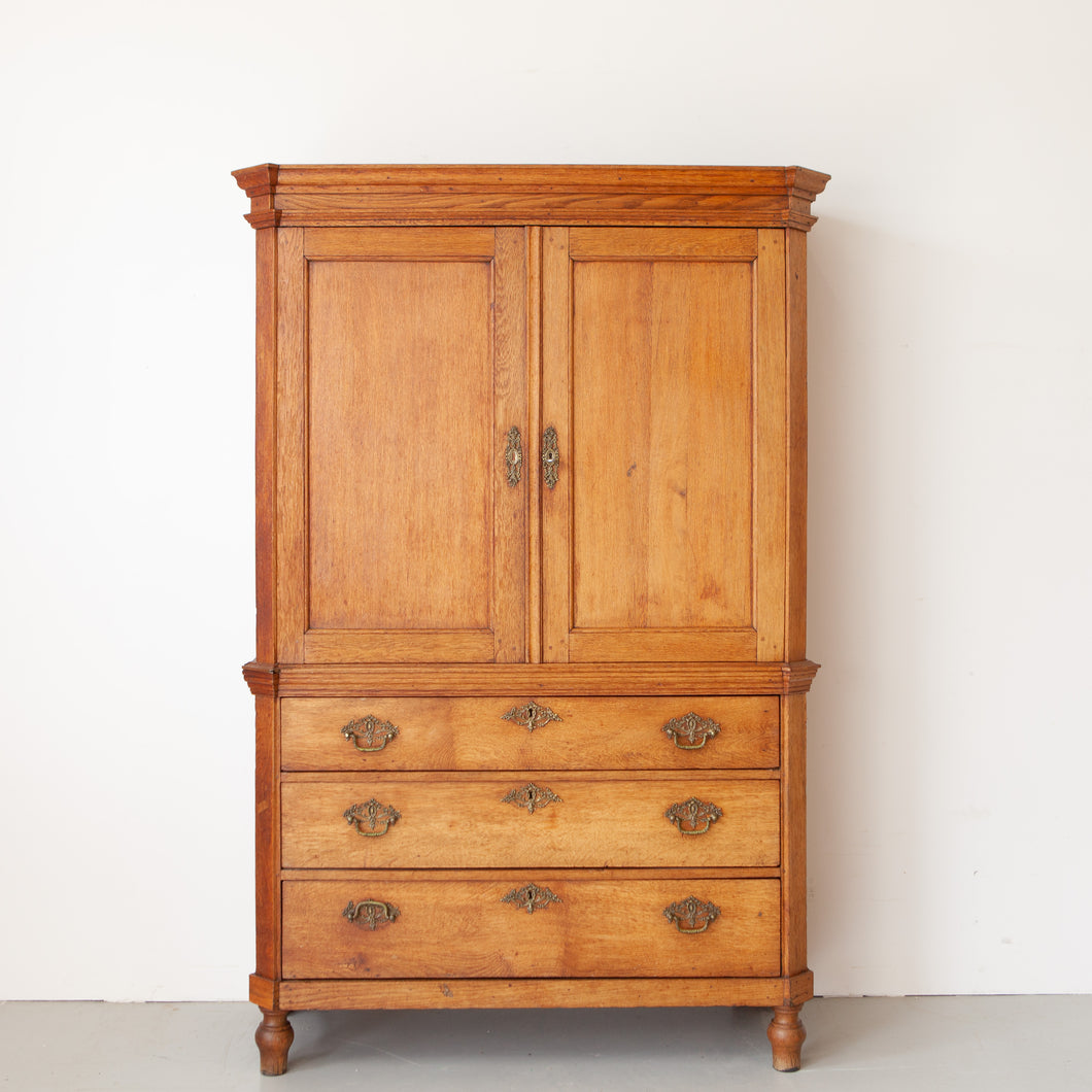 Demontabele kast met lades en deurtjes