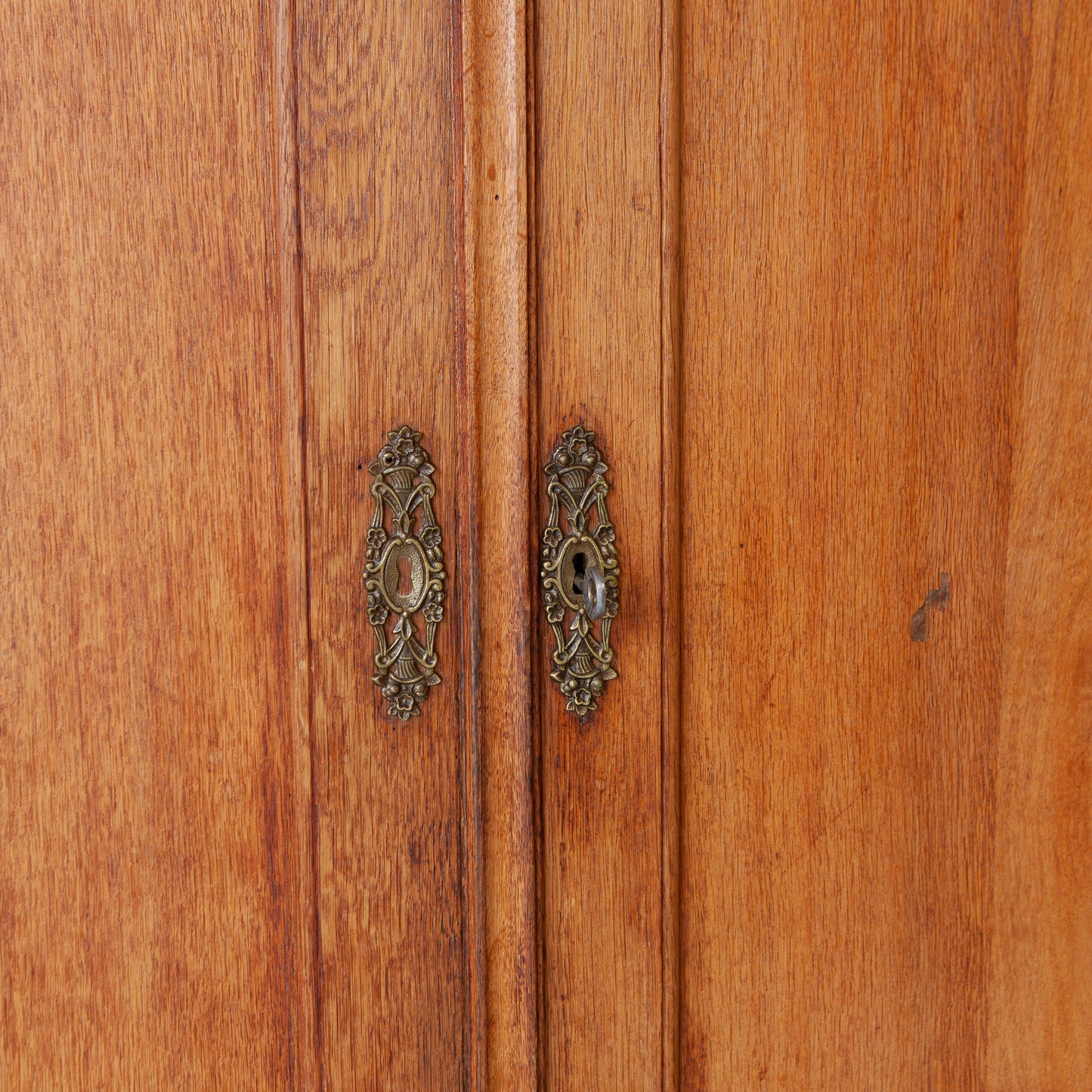 Demontabele kast met lades en deurtjes