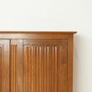 Hoge vintage meidenkast