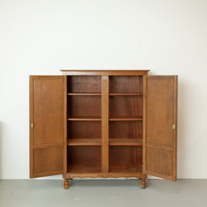 Hoge vintage meidenkast