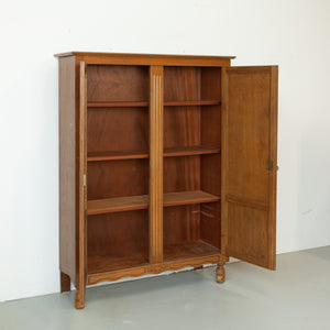 Hoge vintage meidenkast