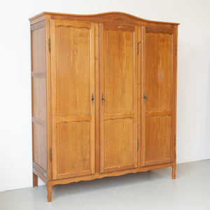 Demontabele 3 deurs kast