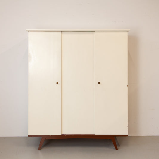Retro kast met 3 deuren