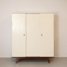 Afbeelding in Gallery-weergave laden, Retro kast met 3 deuren