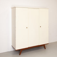 Afbeelding in Gallery-weergave laden, Retro kast met 3 deuren
