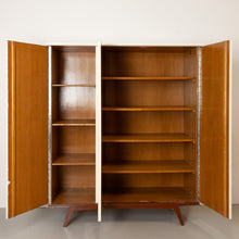Afbeelding in Gallery-weergave laden, Retro kast met 3 deuren