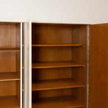 Afbeelding in Gallery-weergave laden, Retro kast met 3 deuren