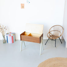 Afbeelding in Gallery-weergave laden, Vintage klepkastje