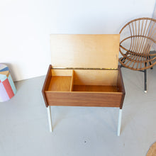 Afbeelding in Gallery-weergave laden, Vintage klepkastje