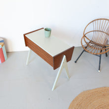 Afbeelding in Gallery-weergave laden, Vintage klepkastje