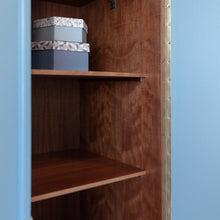 Afbeelding in Gallery-weergave laden, Retro kast met drie deuren