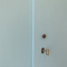 Afbeelding in Gallery-weergave laden, Demontabele retro kast met 3 deuren