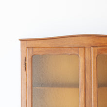 Afbeelding in Gallery-weergave laden, Vintage kast met ruitjes