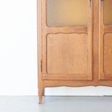 Afbeelding in Gallery-weergave laden, Vintage kast met ruitjes