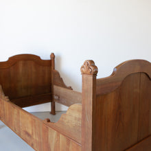 Afbeelding in Gallery-weergave laden, Vintage eenpersoons ledikant
