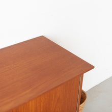 Afbeelding in Gallery-weergave laden, Retro kastje