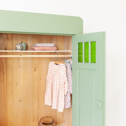 Groene tweedeurs kast