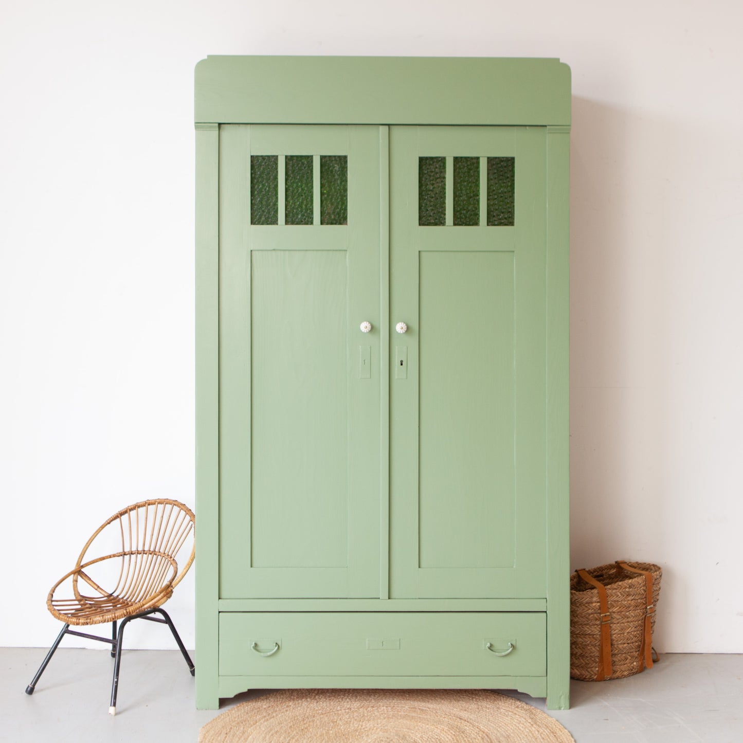 Groene tweedeurs kast
